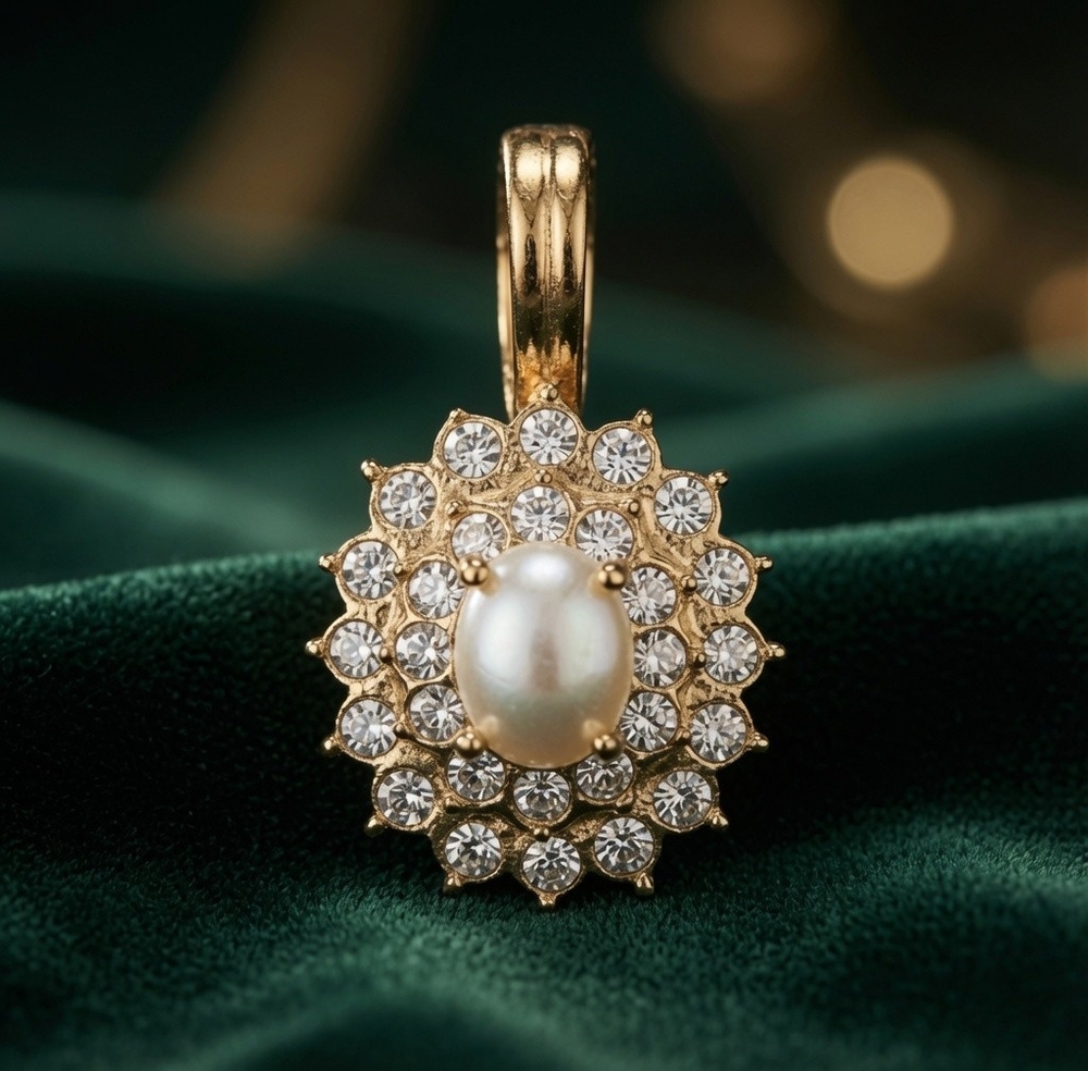 Vintage 1970s Roman Brand Gold Tone Rhinestone Faux Pearl Clasp Pendant VG